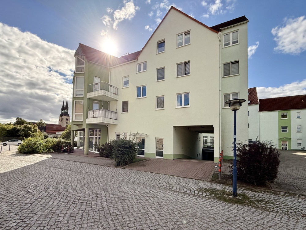 Wohnhaus + Zufahrt Tiefgarage