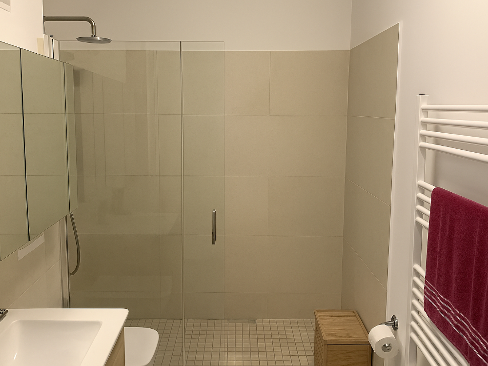 Bad mit ebenerdiger Dusche