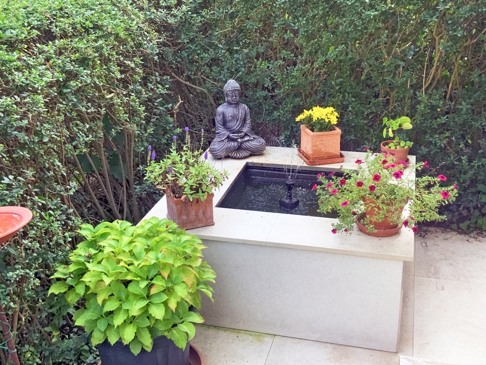 Brunnen auf Terrasse