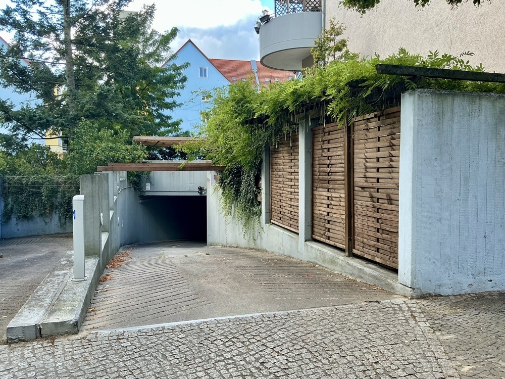 Tiefgaragenzufahrt