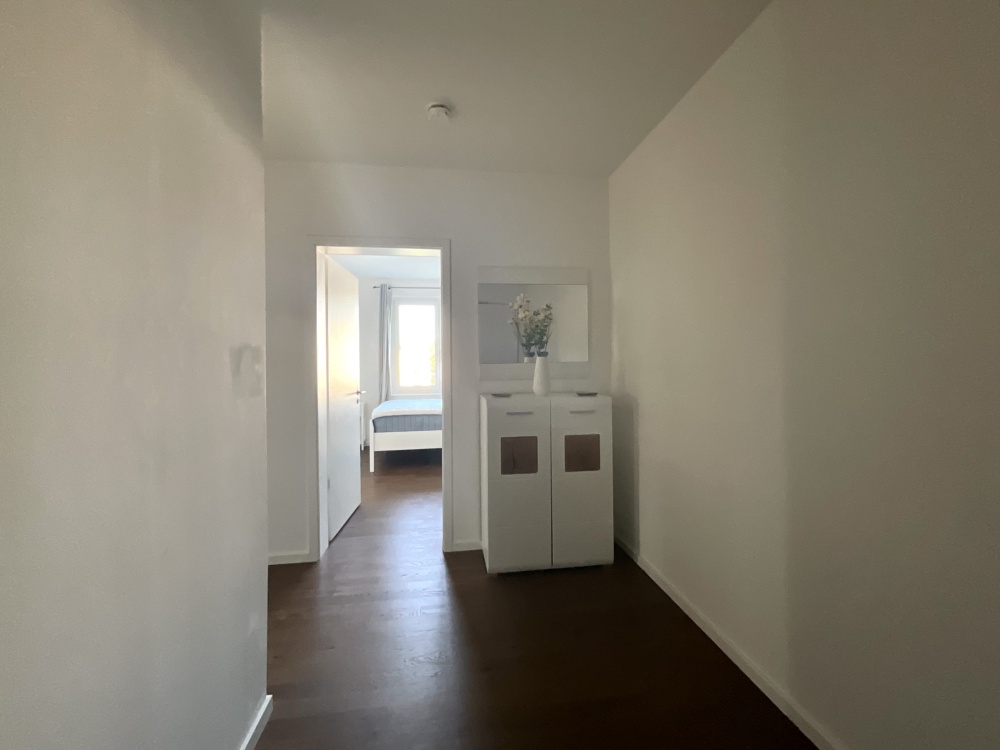 Flur mit Blick zum Schlafzimmer