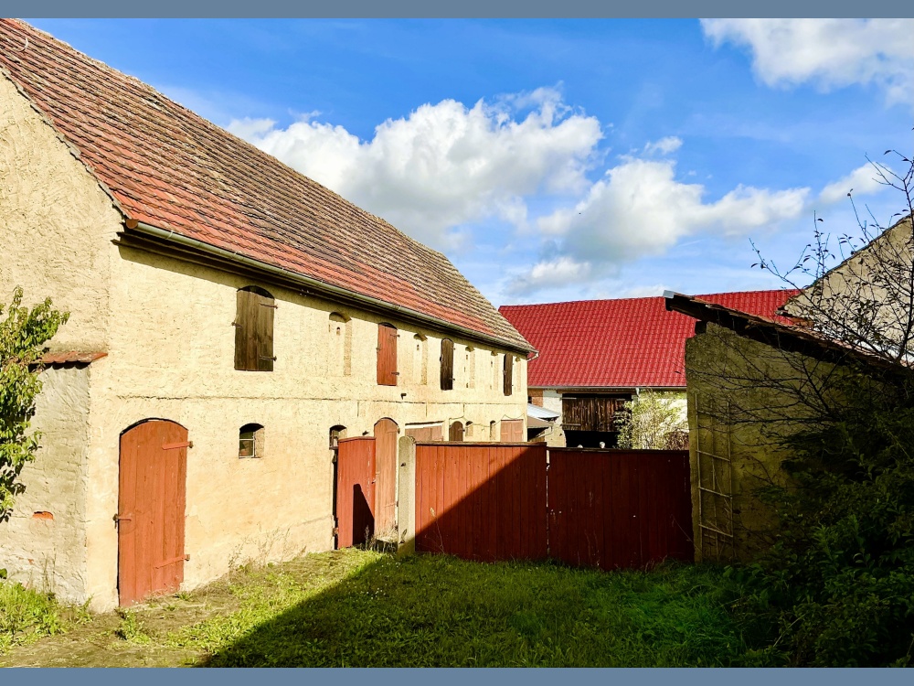 Innenhof mit Nebengelass