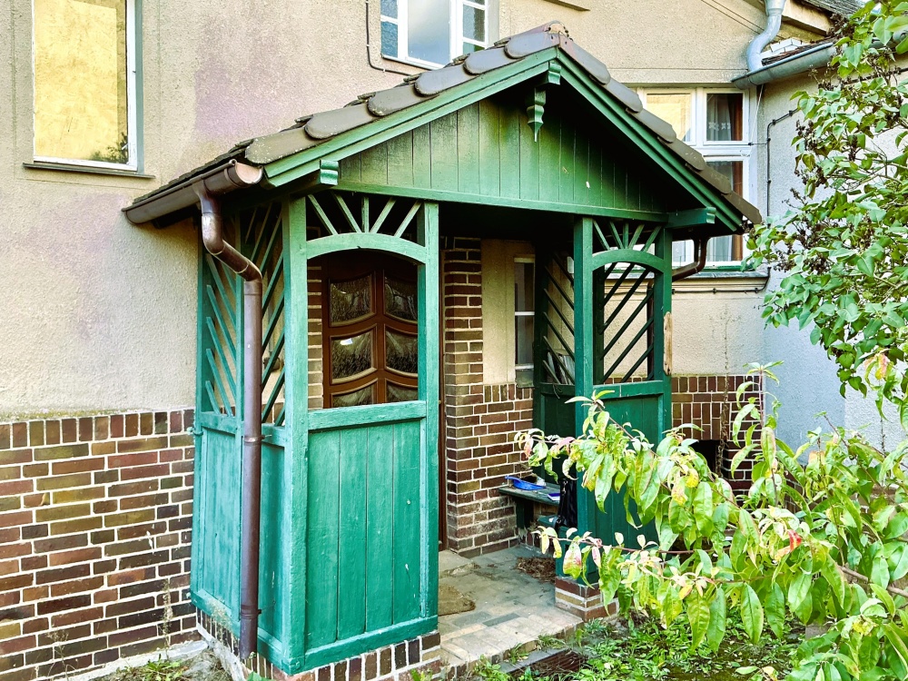 charmanter Laubeneingang