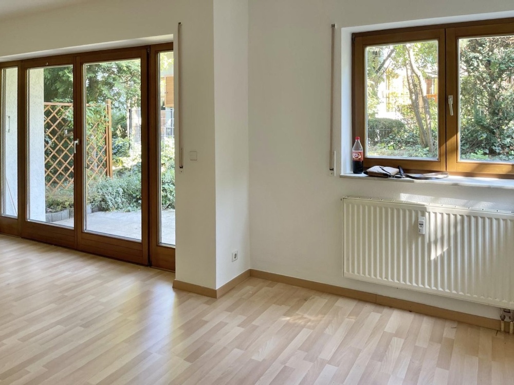 Wohnbereich mit Zugang zur Terrasse