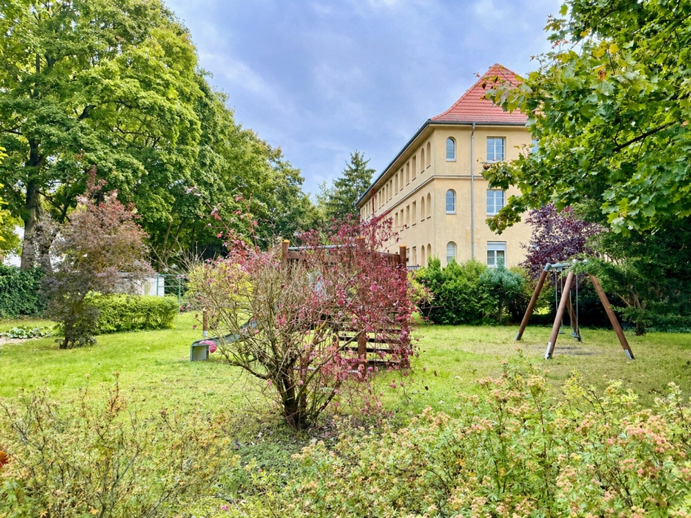 Garten mit Spielgeräten