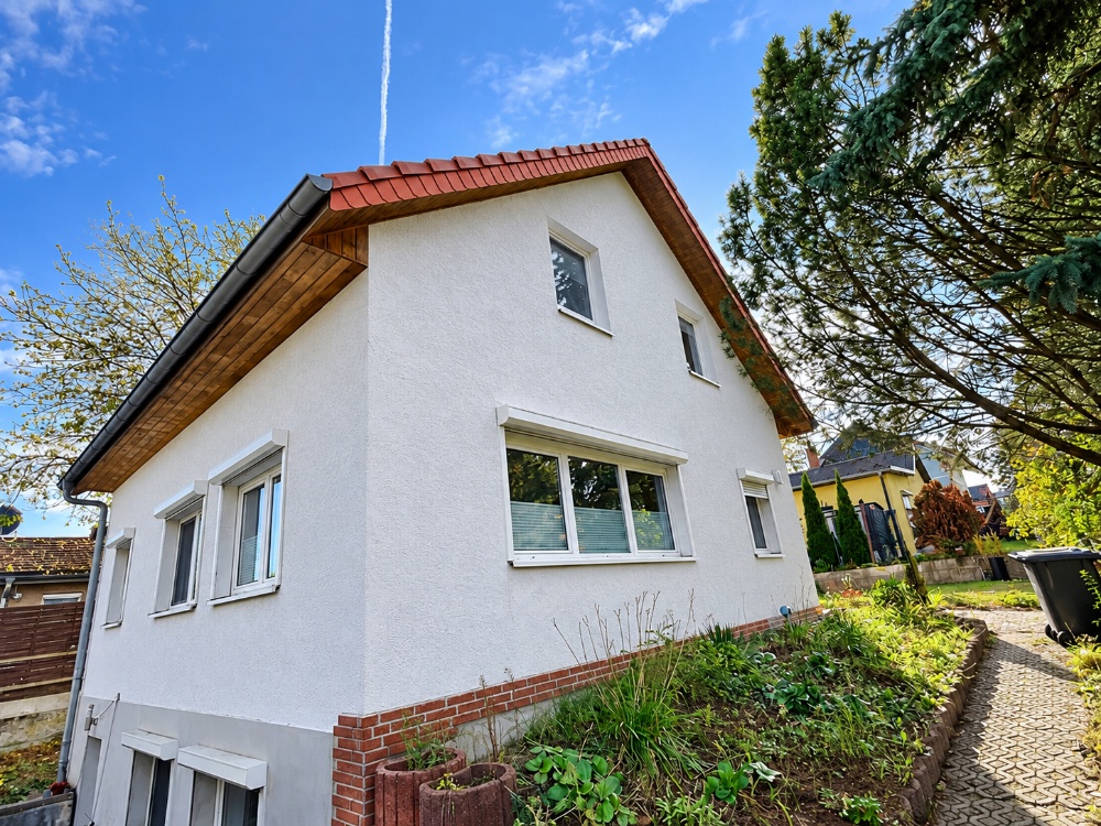 Hausansicht mit separaten Kellereingang