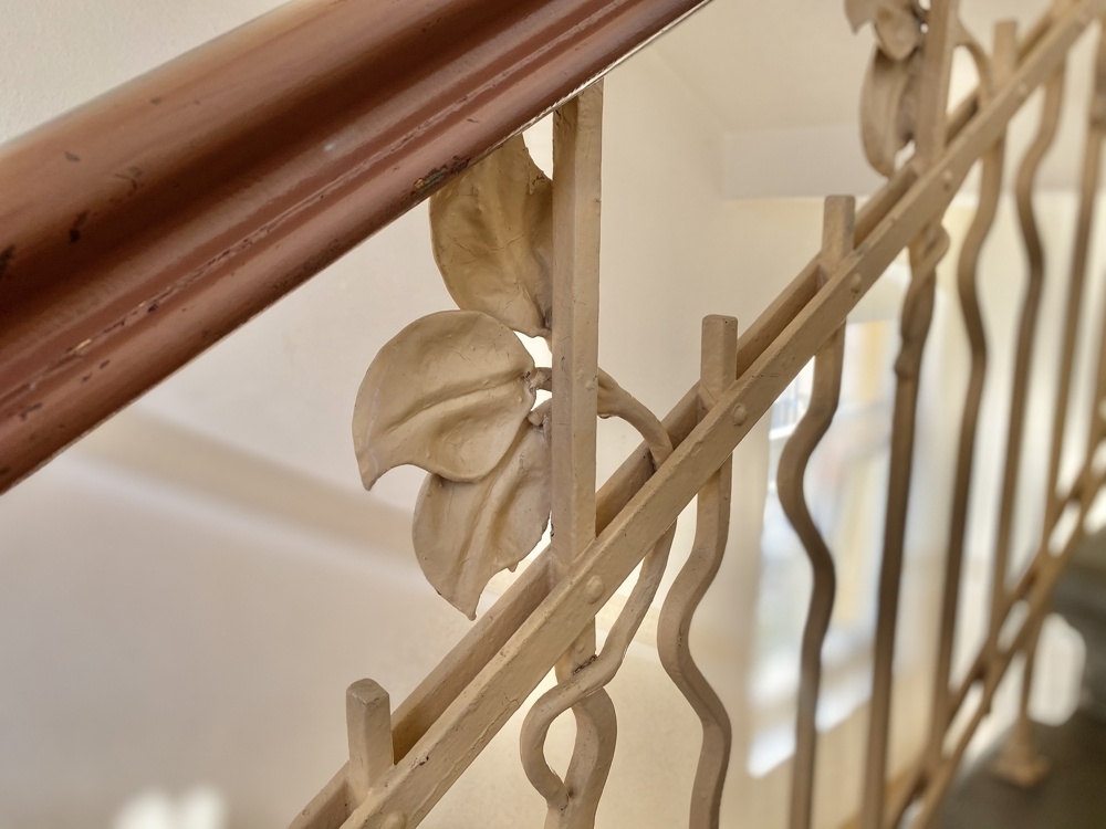 Verzierungen am Geländer