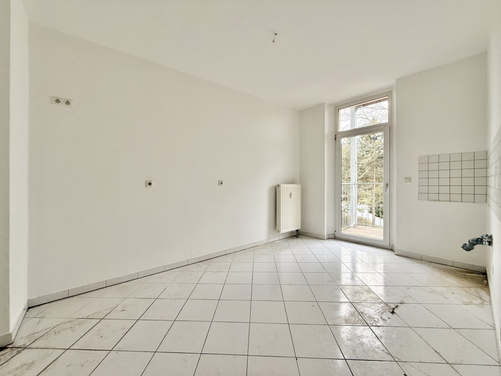 Küche mit Balkonzugang