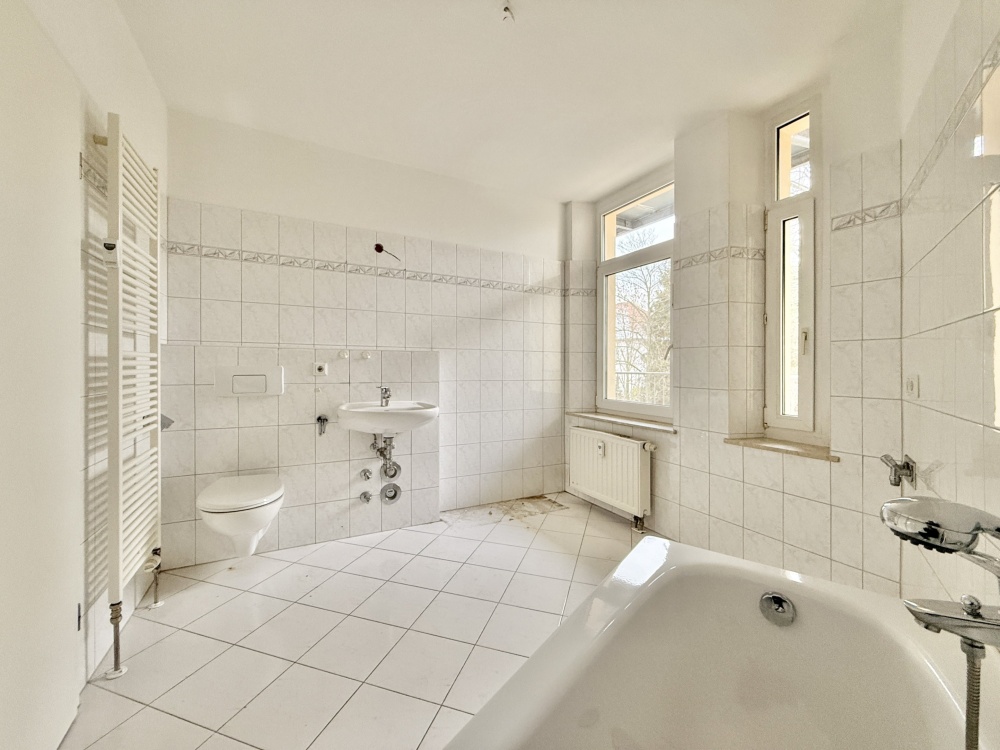 Tageslichtbad mit Wanne