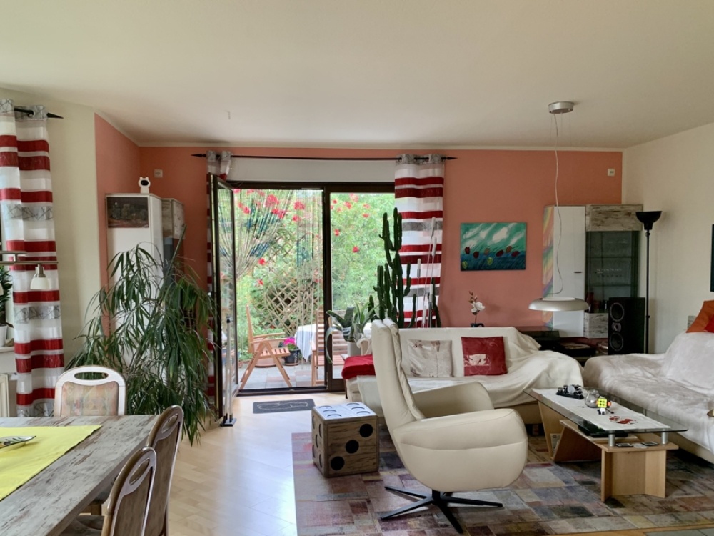 Wohnzimmer mit Terrasse