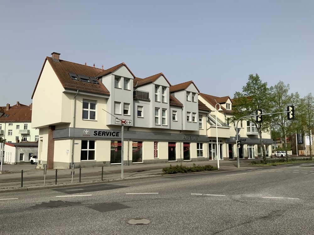 Straßenseite Straßenseite