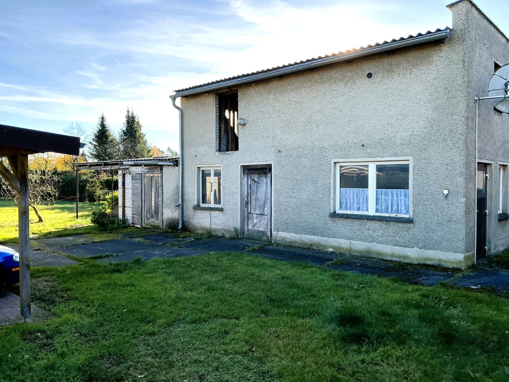 Wohnhaus mit Garten
