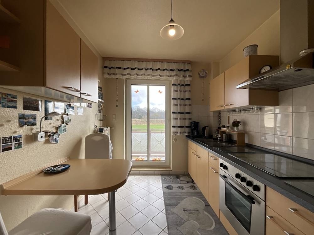 und Zugang zum Balkon