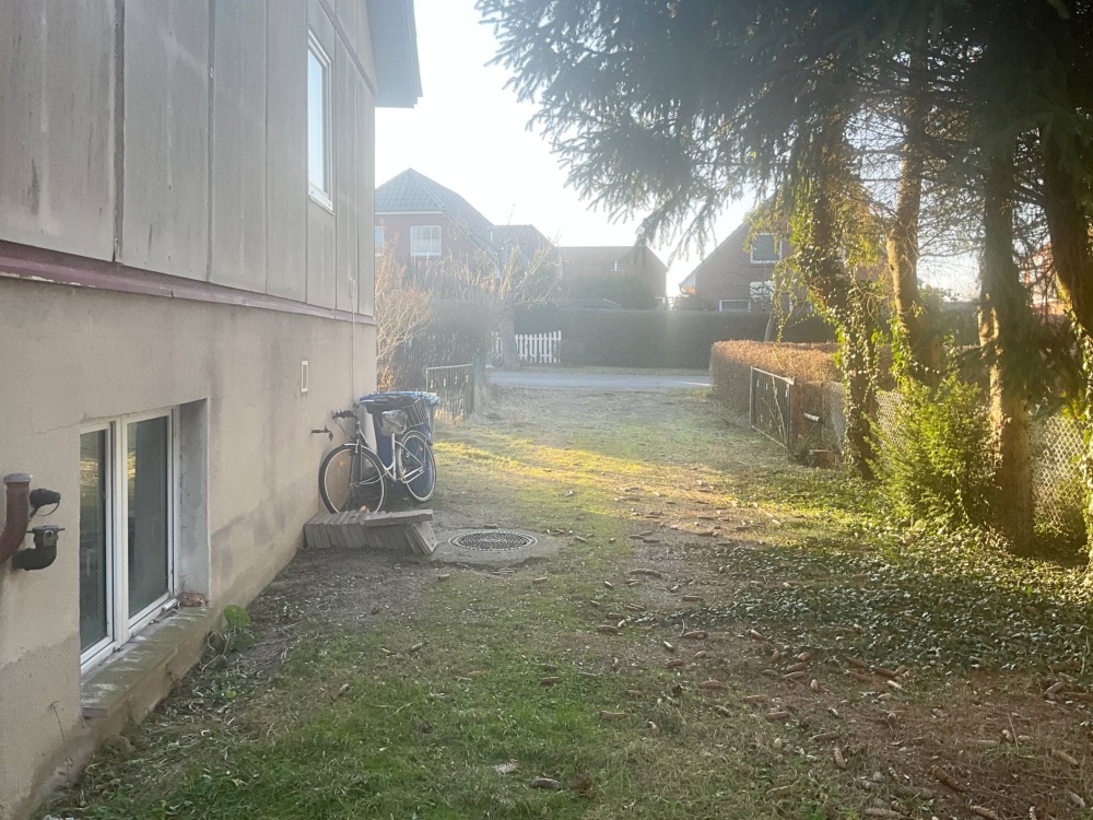 Blick vom Grundstück in Richtung Straße