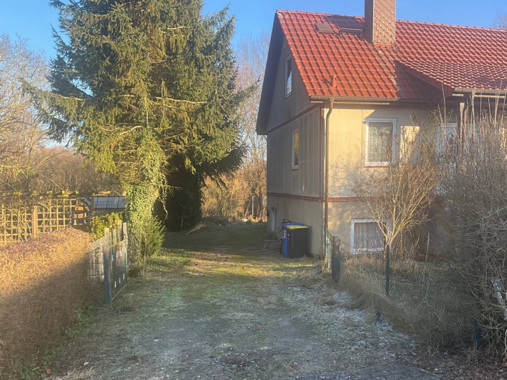 Zufahrt auf das Grundstück