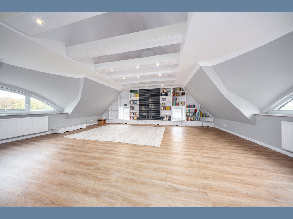 großzügiges Dachgeschoss