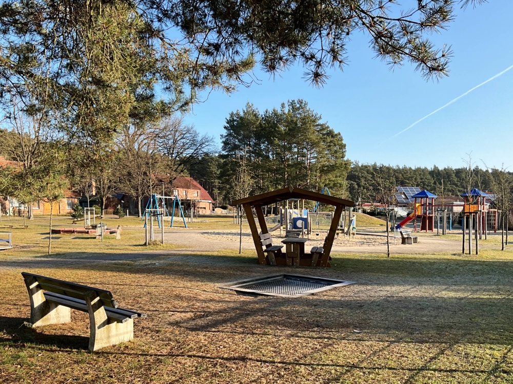 Spielplatz direkt gegenüber