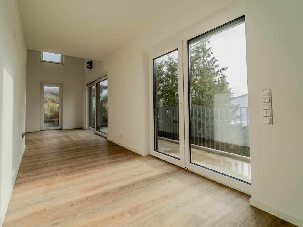 Küchen mit Glasfront und Balkon