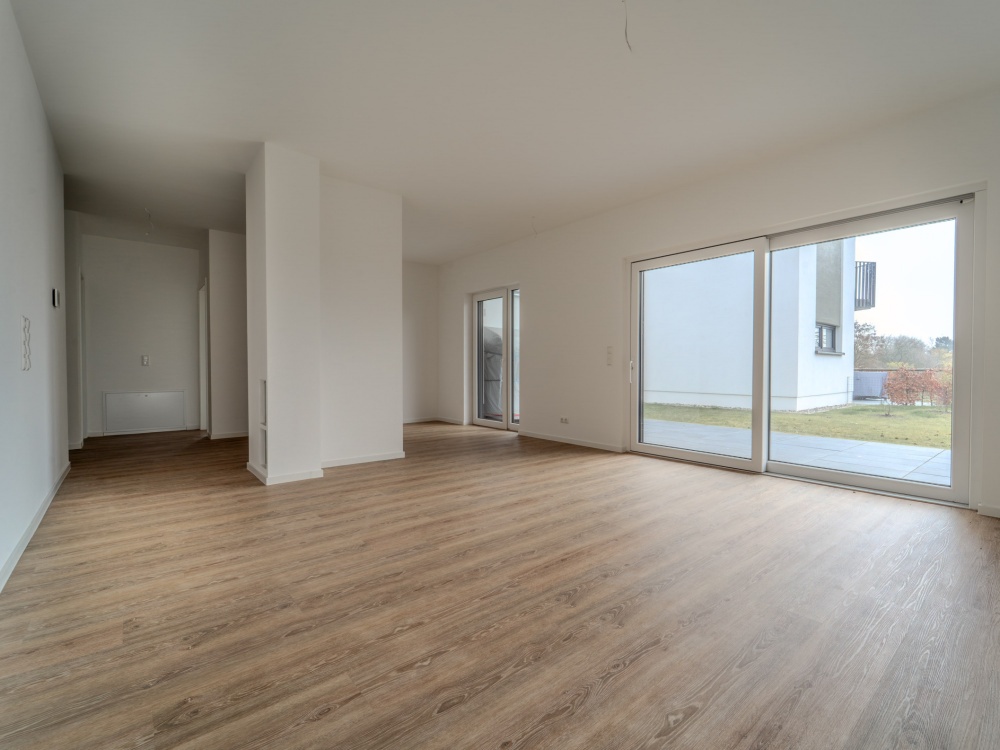 Blick ins Wohnzimmer mit Küche