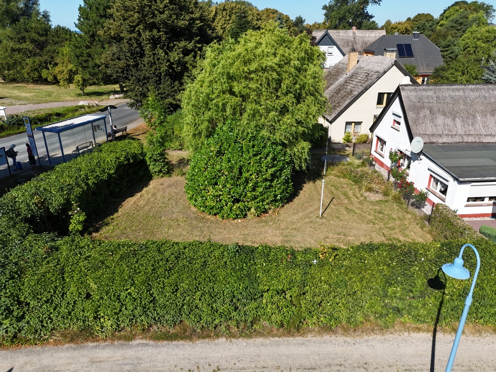 Grundstück vor dem Haus