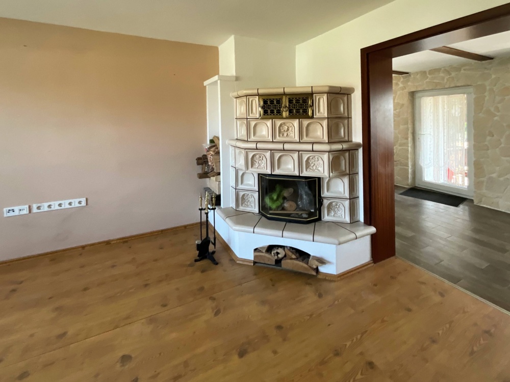 Wohnzimmer mit Kamin