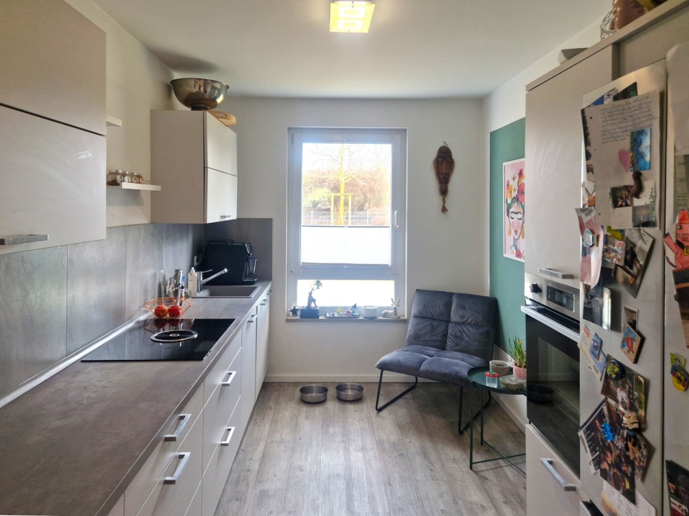 Küche mit Einbauküche