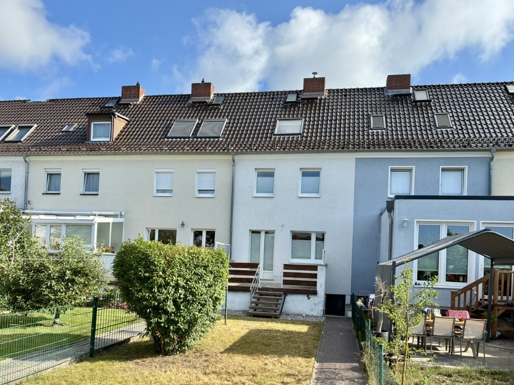 Rückansicht mit Terrasse