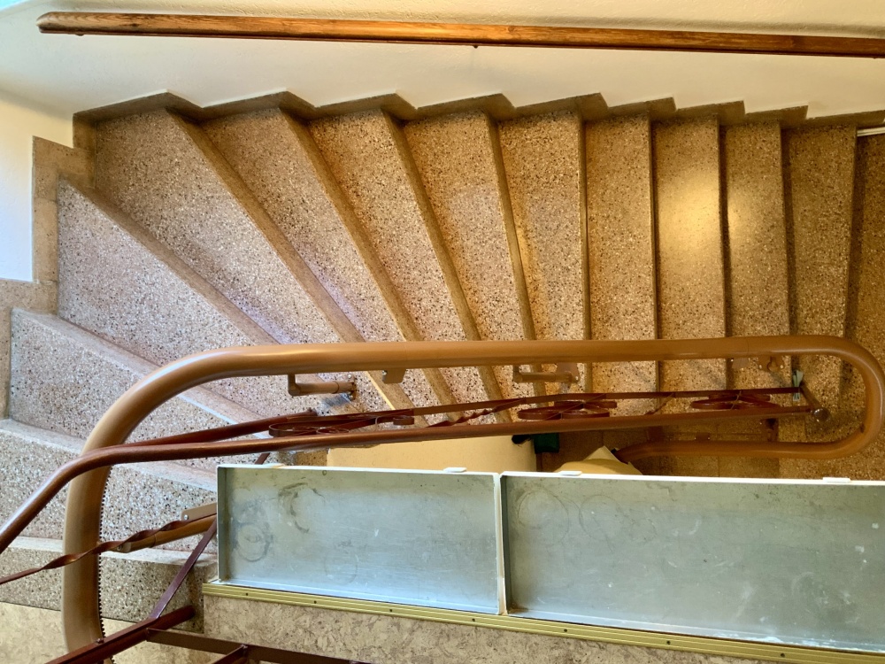 Treppenhaus mit Lift