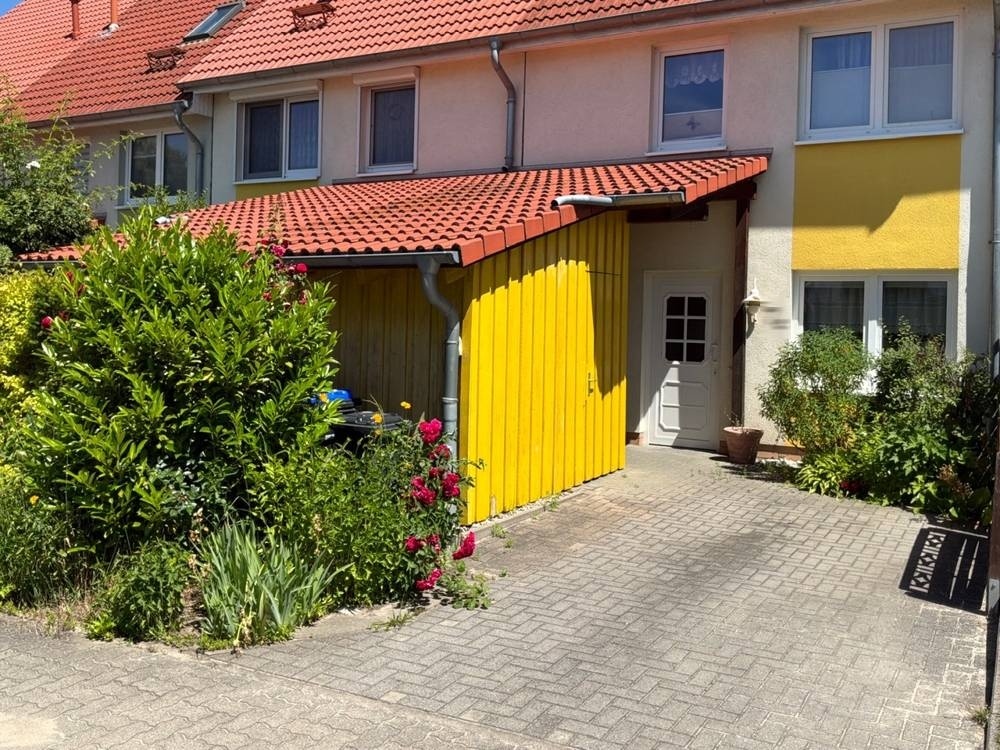 Eingansbereich und Abstellschuppen