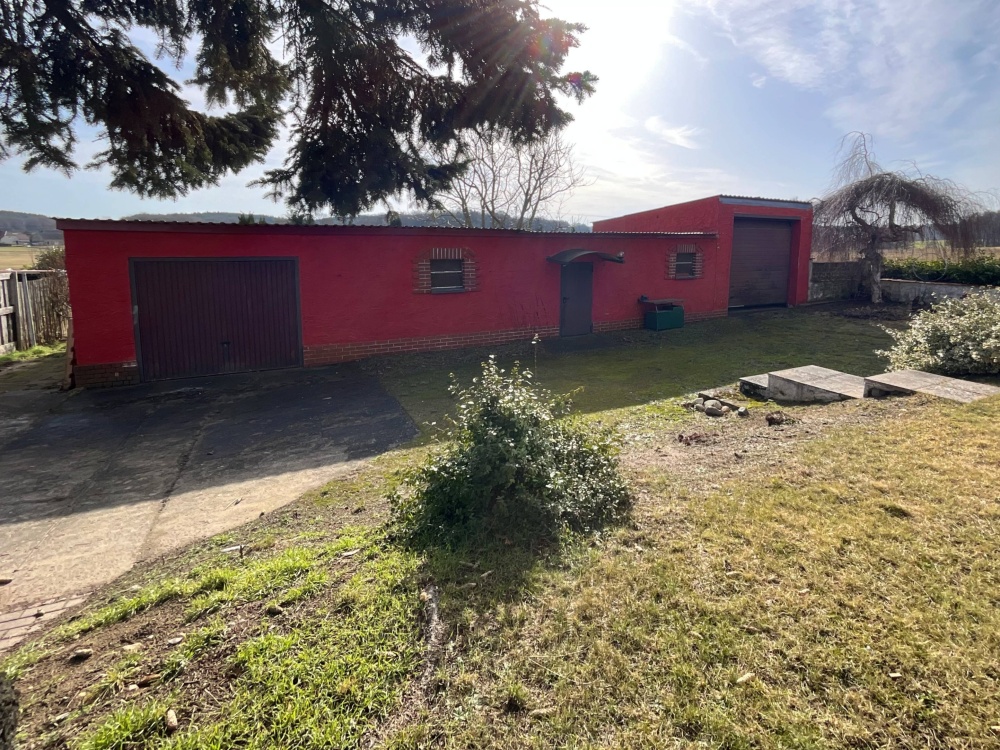 weiteres Garagengebäude