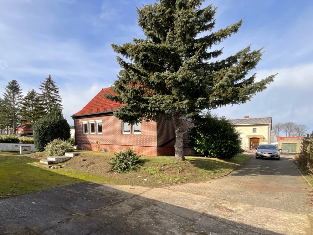 Zufahrt zu den Garagen