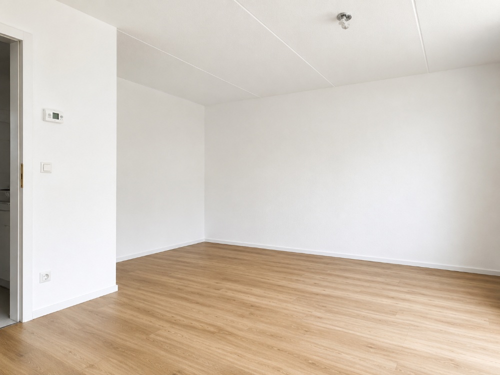 Wohnzimmer 3 visuell beräumt