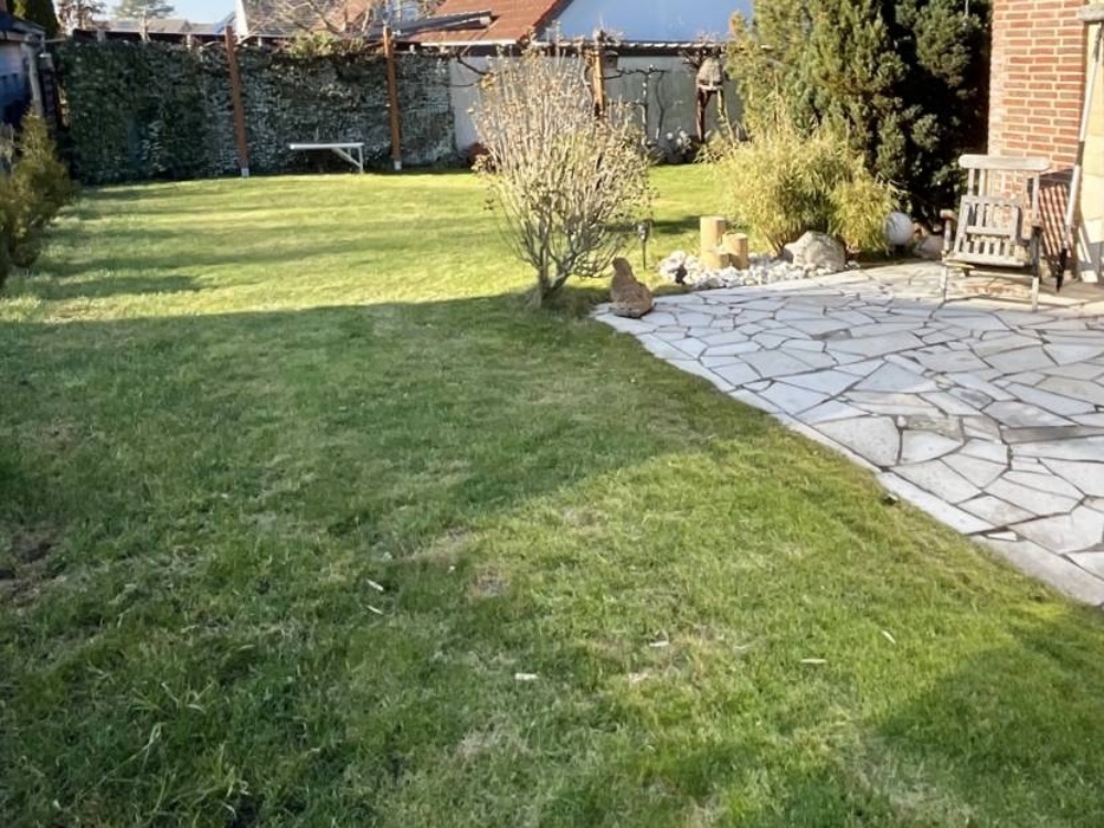 gepflegte Außenanlage