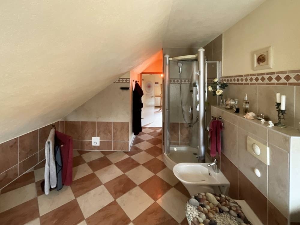 viel Platz zum Duschen und Baden