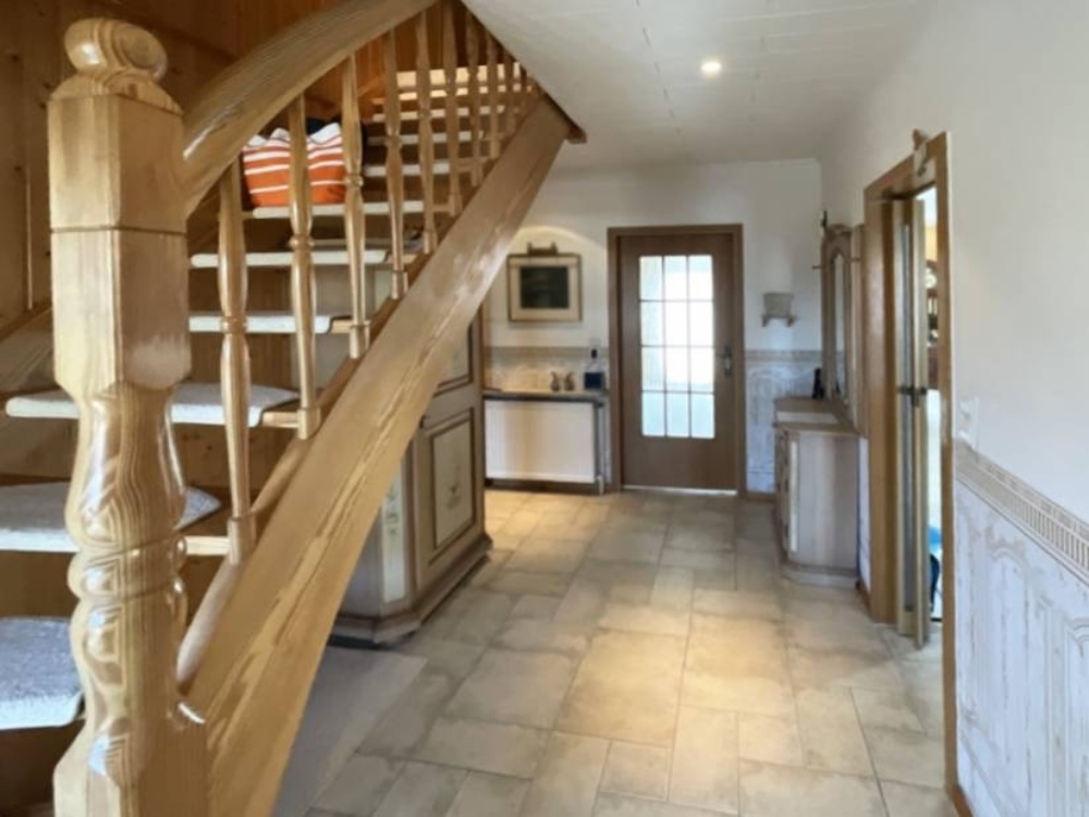 sehr geräumige Diele