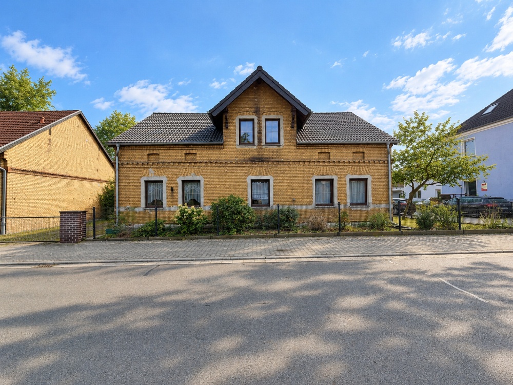 Straßenansicht 