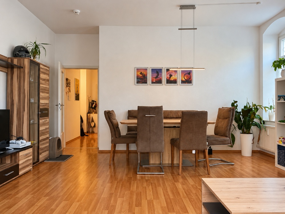 Wohnzimmer mit Blick in Richtung Flur