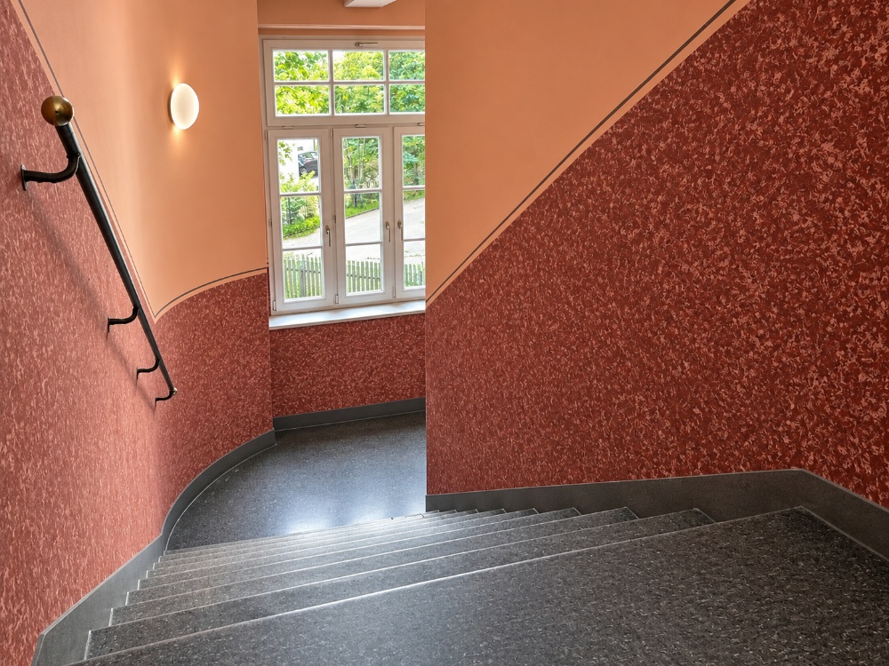 Geräumiges Treppenhaus