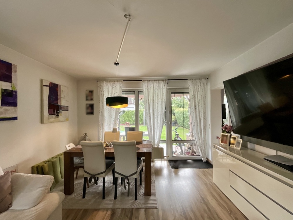 Wohnzimmer mit Essbereich