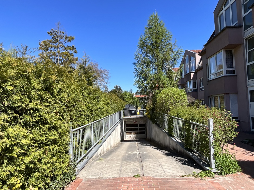 Tiefgarageneinfahrt