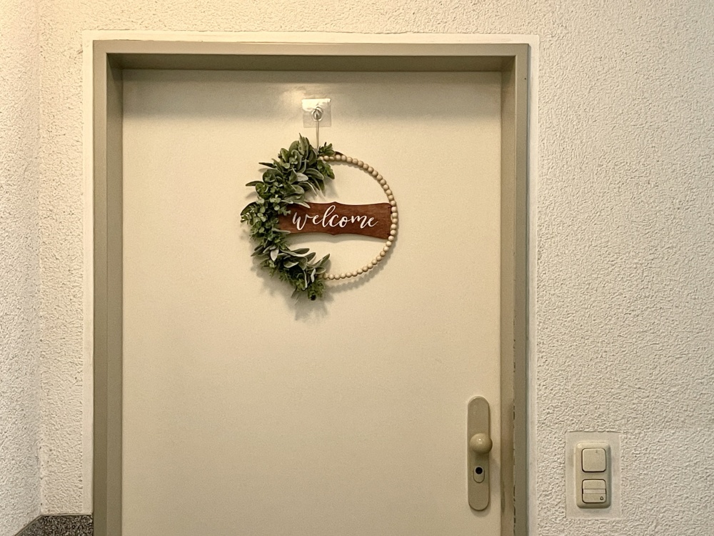 Wohnungseingangstür im Haus 