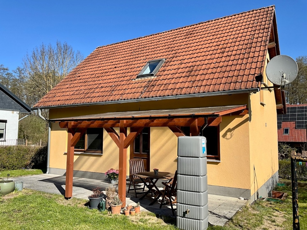 Hausansicht vom Grundstück