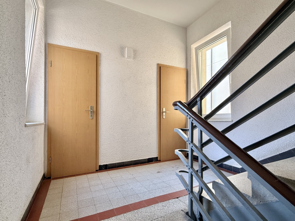 Abstellraum auf halber Treppe