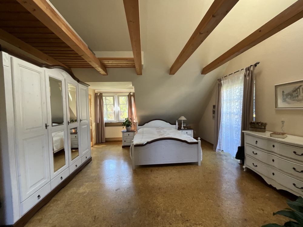 Schlafzimmer mit Balkonzugang