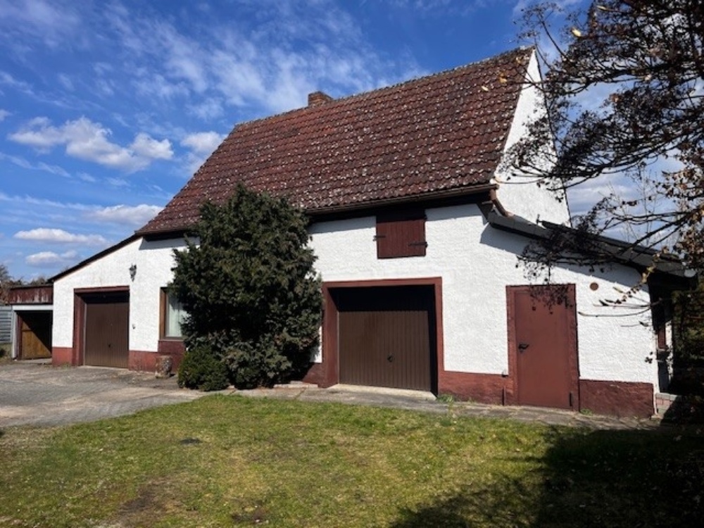 Nebengebäude mit Garage