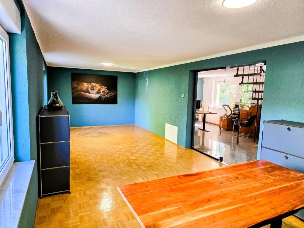 Büro oder Wohnzimmer im EG