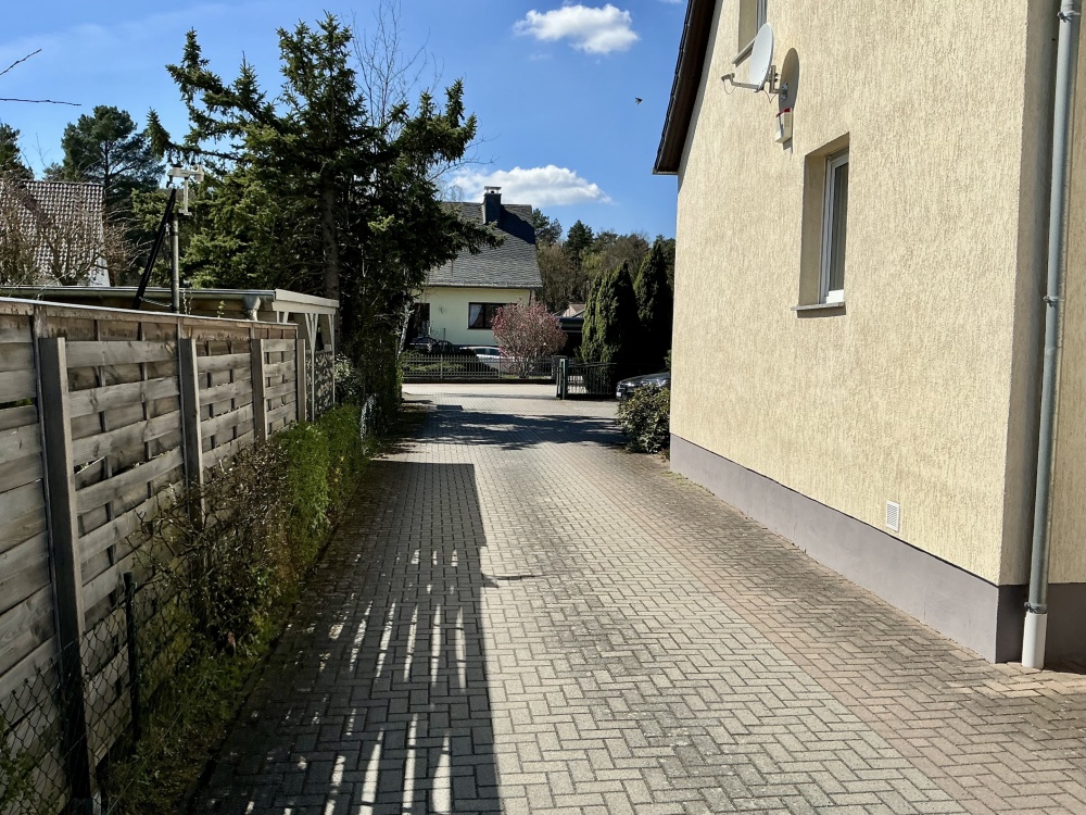 Durchfahrt Büro/Lager