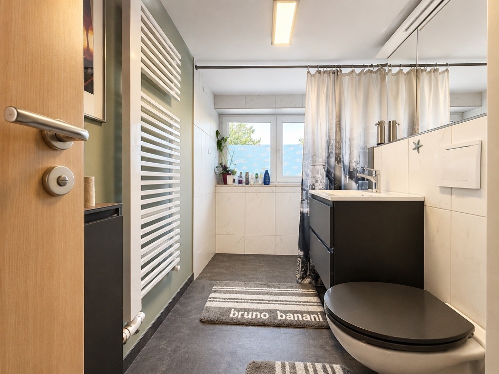 Modernes Gästebad mit Stil