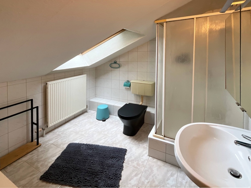 zweites Badezimmer im Obergeschoss