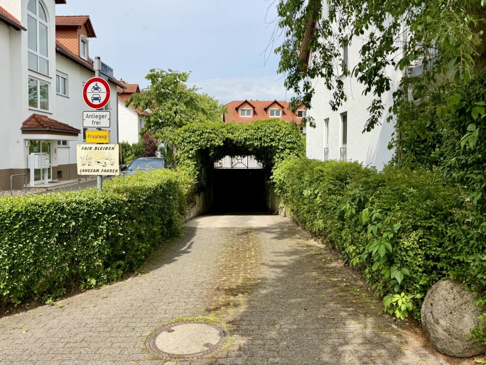 Tiefgaragenzufahrt